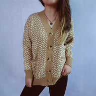 Damen Strickjacke mit geometrischem Muster und Knopfdetails WW