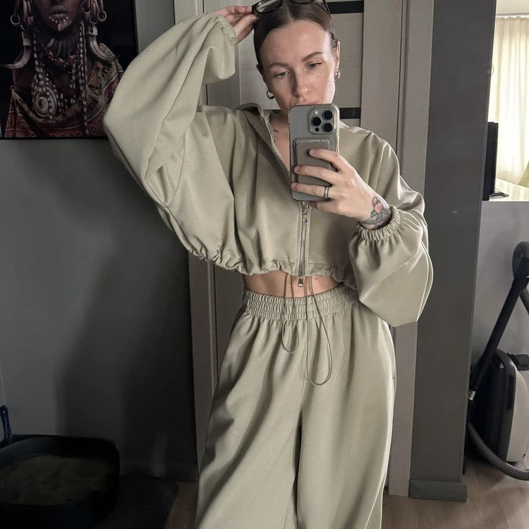 Damen sportliches Zweiteiler-Set mit cropped Kapuzenpullover und weitem Hosen WW
