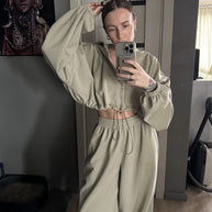 Damen sportliches Zweiteiler-Set mit cropped Kapuzenpullover und weitem Hosen WW