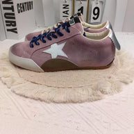 Damen Sneakers mit weichem Wildleder und modischen Details WW