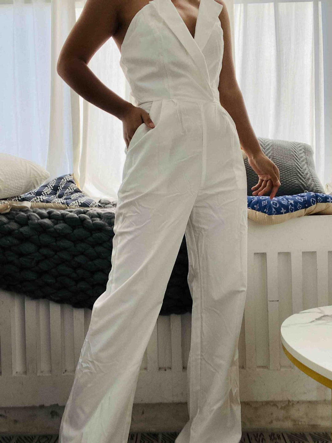 Damen Jumpsuit mit asymmetrischem Revers, taillierter Passform und weitem Bein
