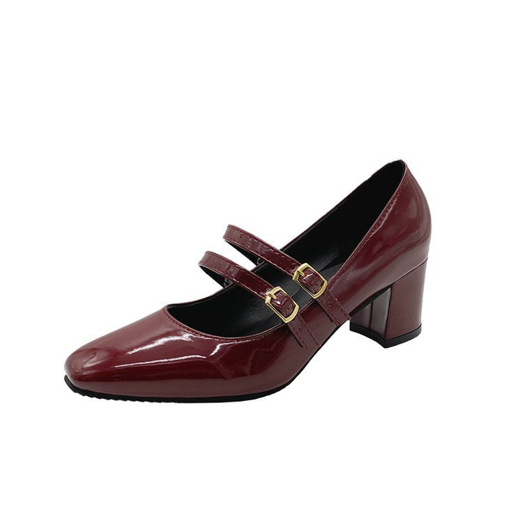 Damen Elegante Mary Jane Pumps mit dekorativen Riemchen und hochglänzendem Finish W&W Mode