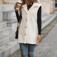 Damen Strickweste mit samtiger Oberfläche und modernen Knopfdetails WW