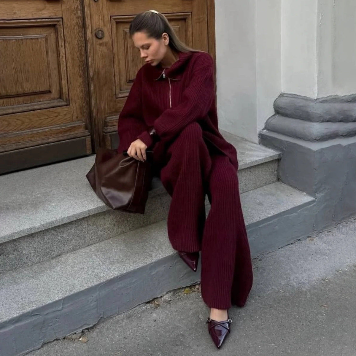 Damen Strickanzug mit hohem Kragen und modernem Reißverschluss WW