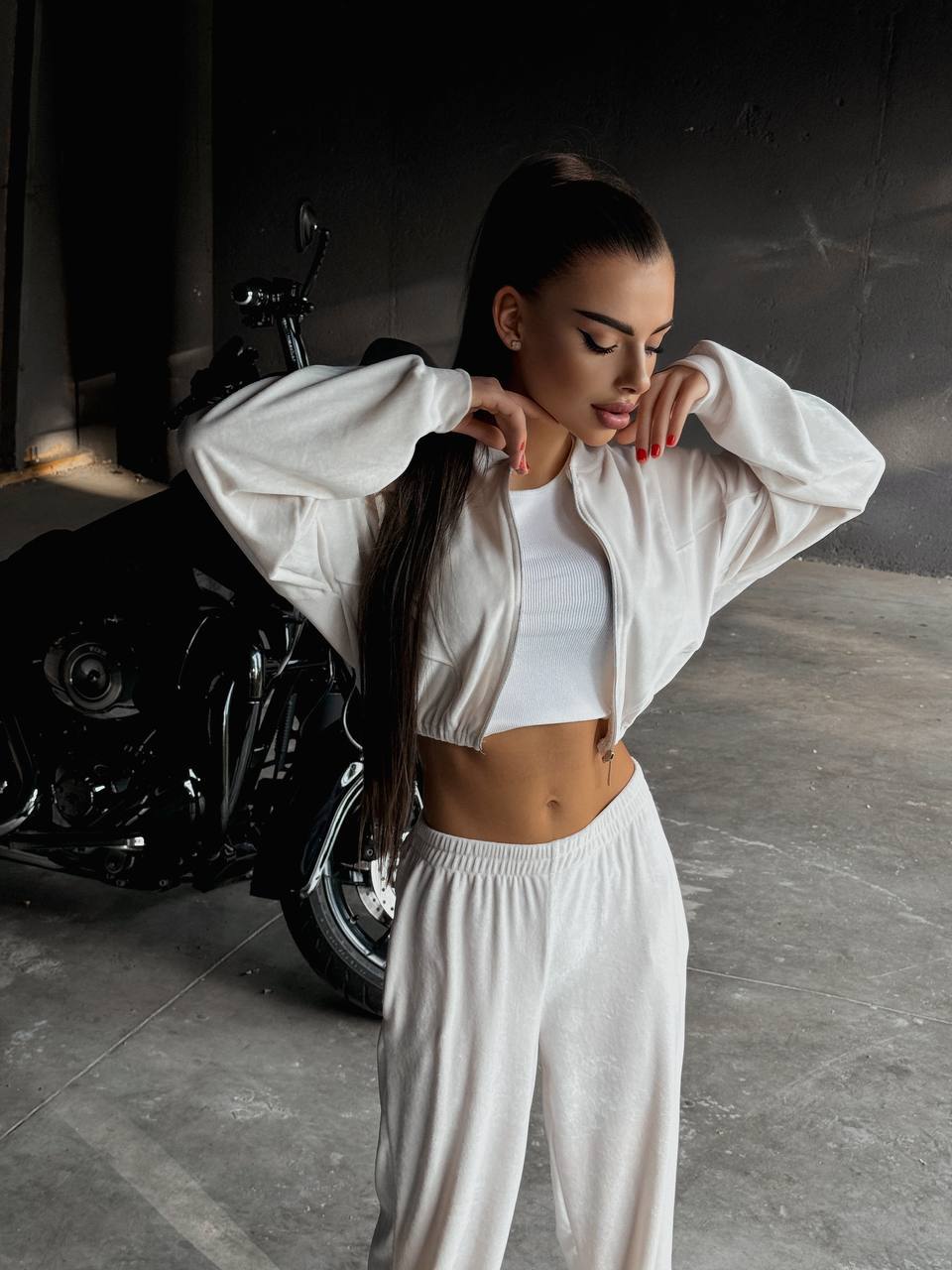 Damen sportliches Set mit cropped Jacke und weiten Hosen WW
