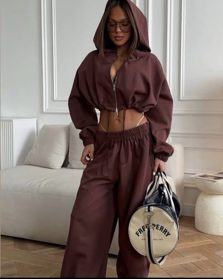 Damen sportliches Zweiteiler-Set mit cropped Kapuzenpullover und weitem Hosen WW