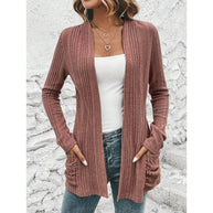 Damen Feinstrickjacke mit tiefem V-Ausschnitt und praktischen Taschen WW