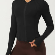 Damen Sportjacke mit praktischen Daumenlöchern und athletischem Schnitt WW