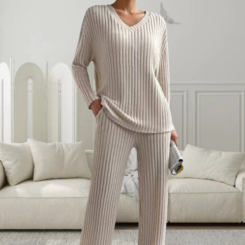 Damen Strickanzug mit modischem V-Ausschnitt und feinem Rippdesign WW