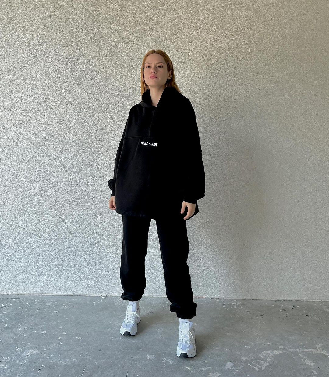 Damen bequemer Hoodie mit weitem Schnitt und praktischen Kängurutaschen WW