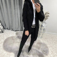 Damen Strickjacke mit tiefen Taschen und kunstvollem Zopfdesign WW