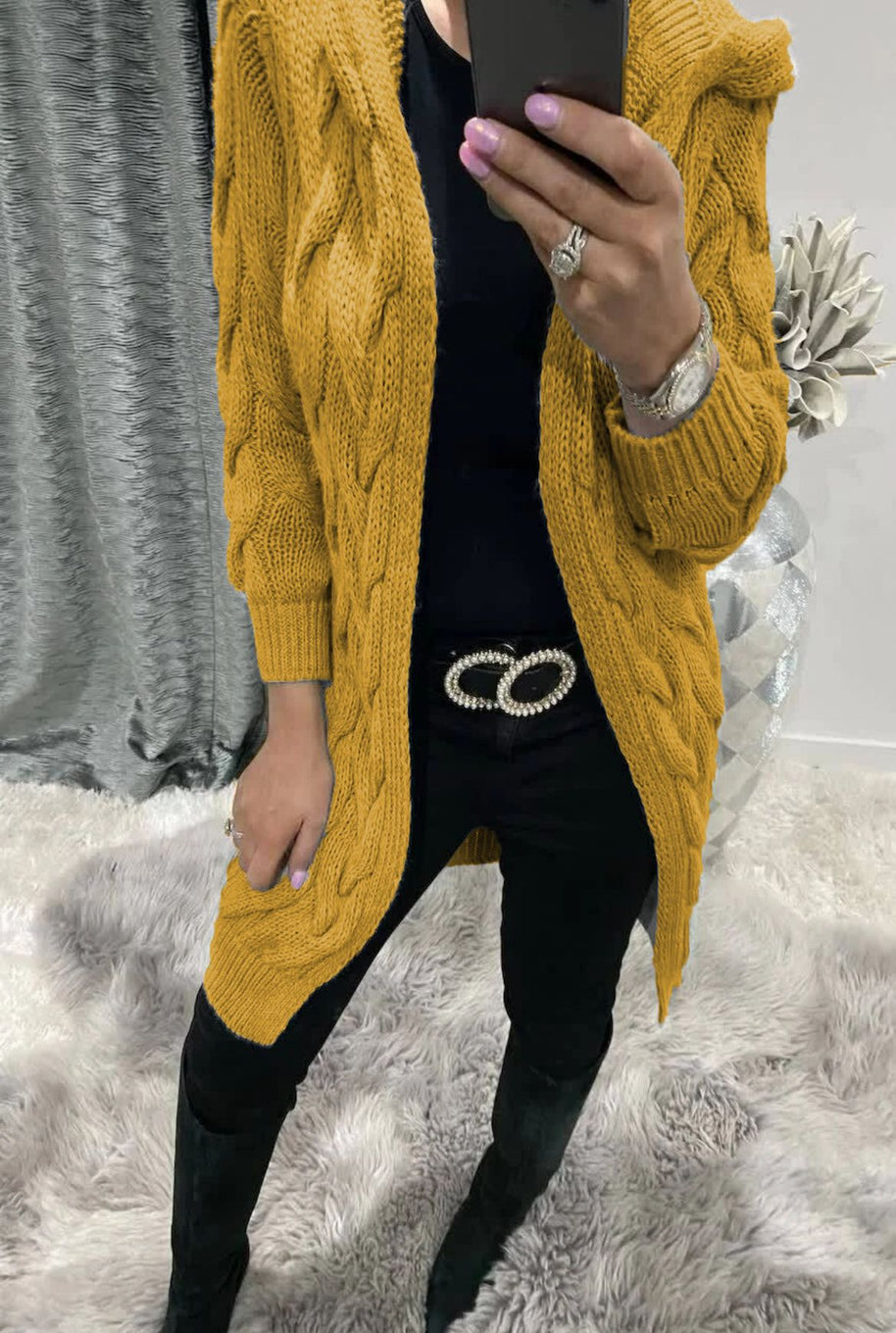 Damen Strickjacke mit tiefen Taschen und kunstvollem Zopfdesign WW