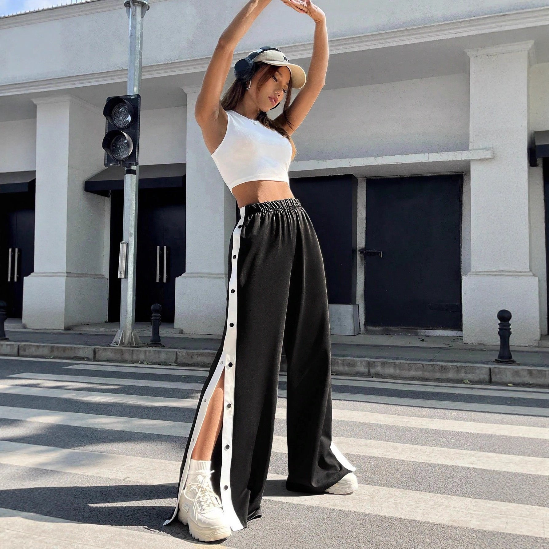 Damen Sportliche Palazzo-Hosen mit seitlichen Druckknöpfen und elastischem Bund WW