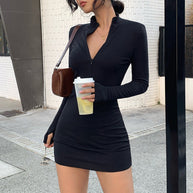 Damen Sportliches Minikleid mit hohem Kragen und durchgehendem Reißverschluss WW