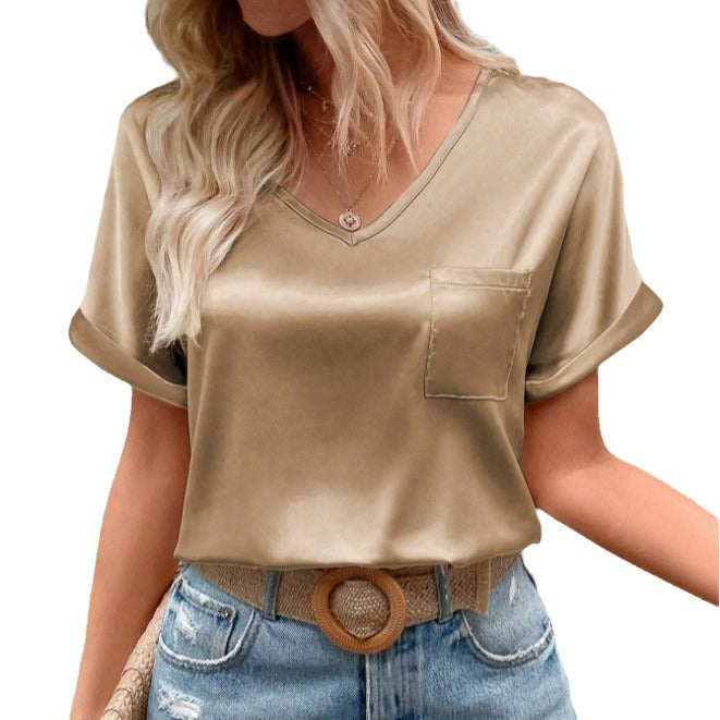 Damen Satin V-Ausschnitt T-Shirt mit Brusttasche und lässigem Schnitt WW