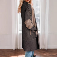 Damen Strickjacke mit modischem Muster und praktischen Taschen WW