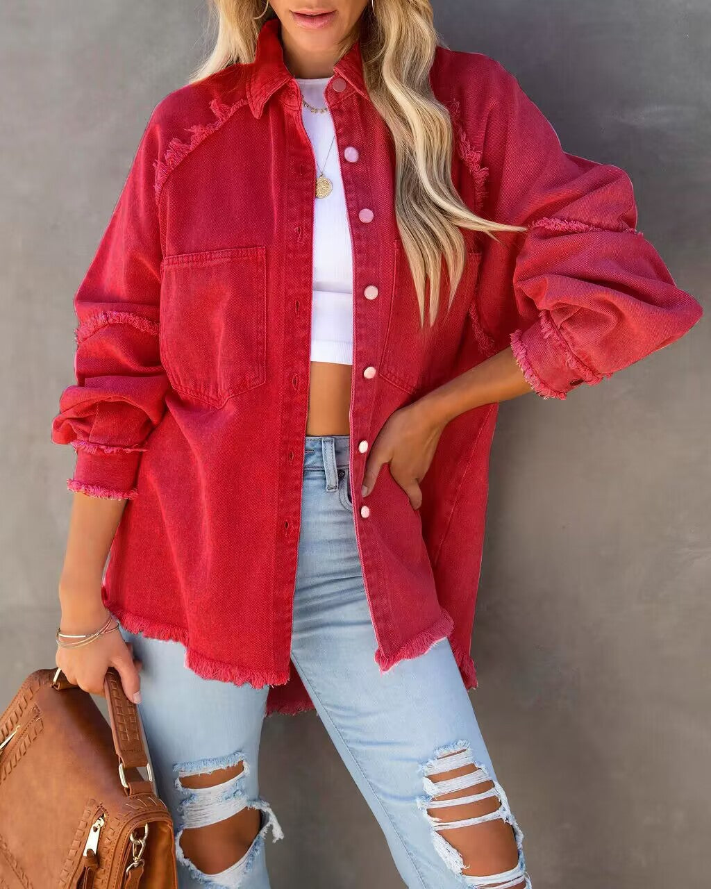 Damen lässige Overshirtjacke aus leichtem Denim mit fransigen Details W&W Mode