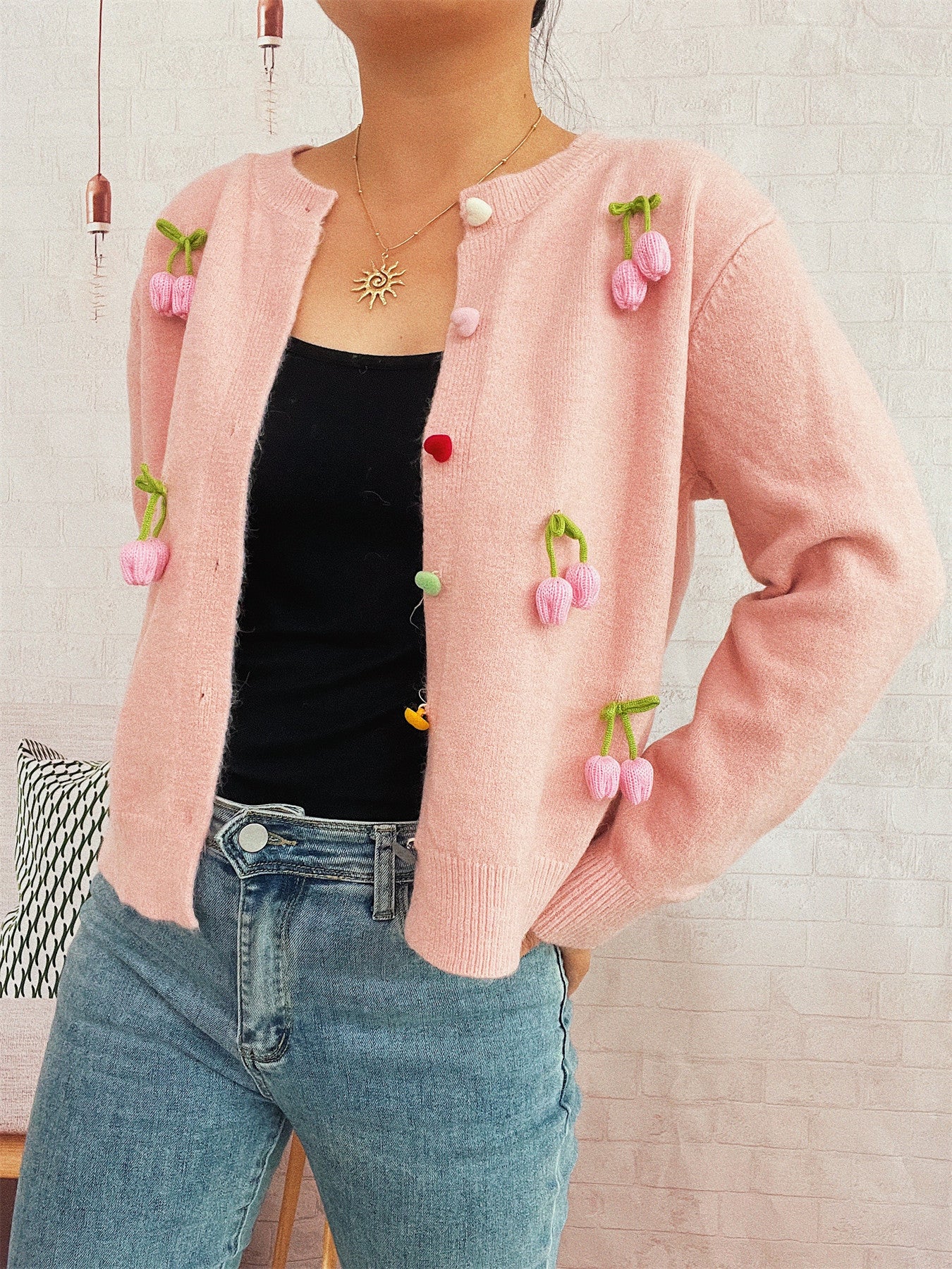 Damen Strickjacke mit fröhlichen Blumenapplikationen WW