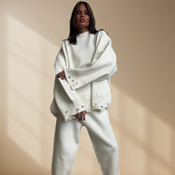 Damen Strickanzug mit oversized Schnitt und modischen Details WW