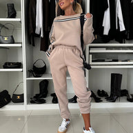 Damen sportlicher Freizeitanzug mit modernen Streifen WW