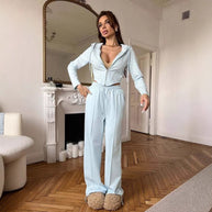Damen sportliches Zweiteiler-Set mit hochgeschlossener Kapuzenjacke und weitem Hosen WW