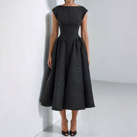 Damen Abendkleid mit elegantem Schnitt und schwingendem Rock WW