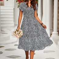 WW | V-Ausschnitt Kurzarm Flared Midi Kleid