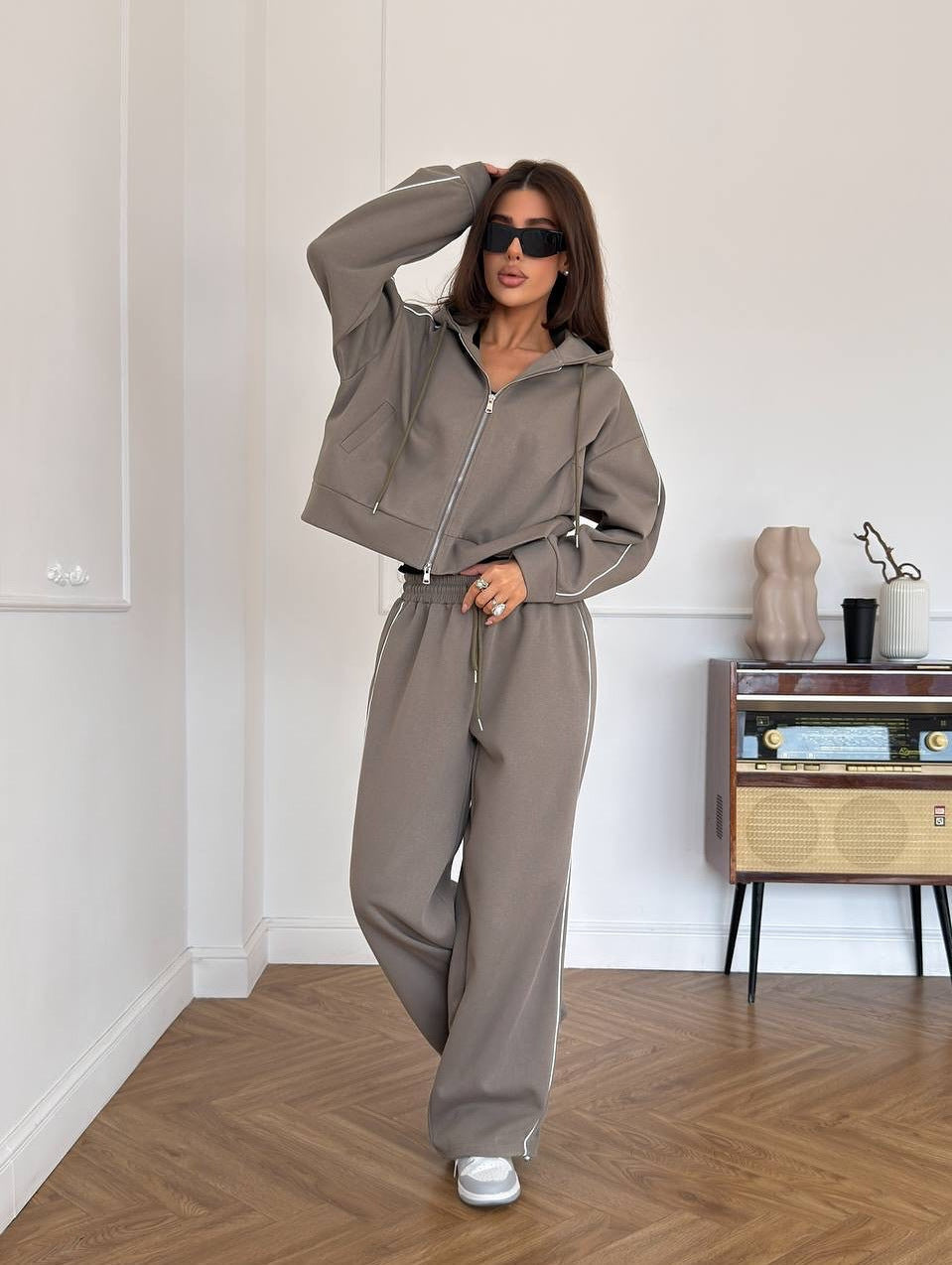 Damen Sportliches ZIP-Hoodie-Set mit weiten Hosen WW