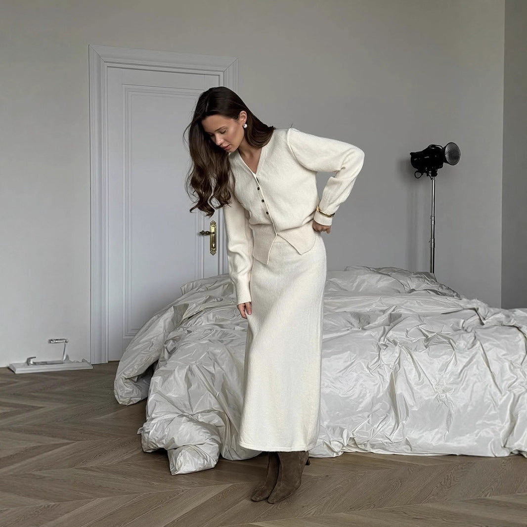 Damen Strickensemble mit klassischem V-Ausschnitt und Knopfdetails WW