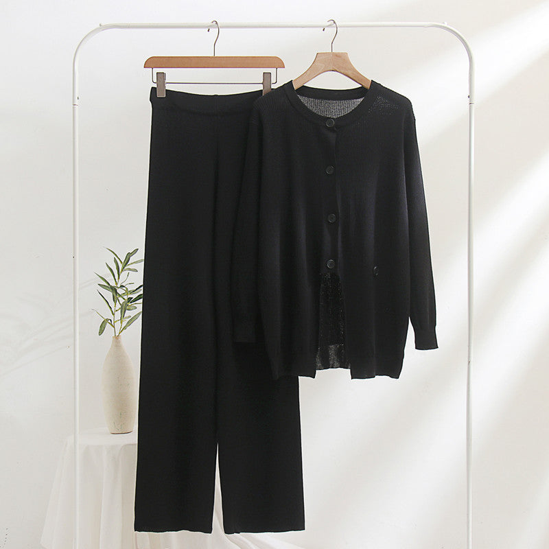 Damen strickendes Loungewear-Set mit feinem Rippmuster und herausragenden Knopfdetails WW