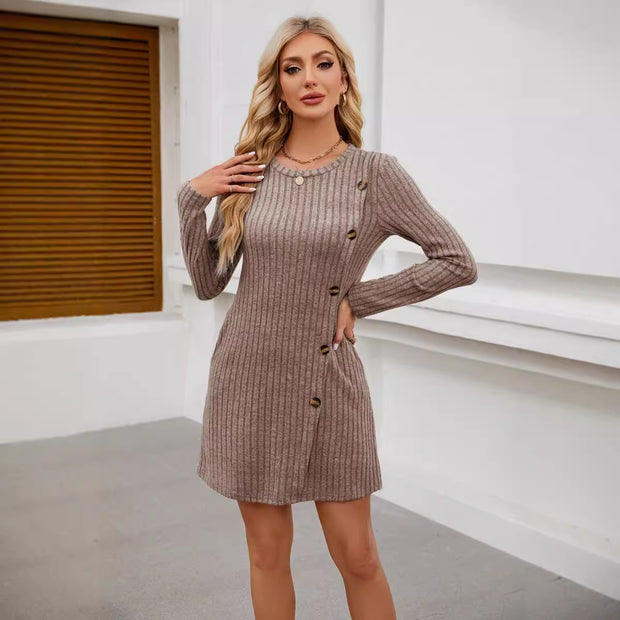 Damen Strickkleid mit hochwertigem Rippdesign und dekorativen Knöpfen WW