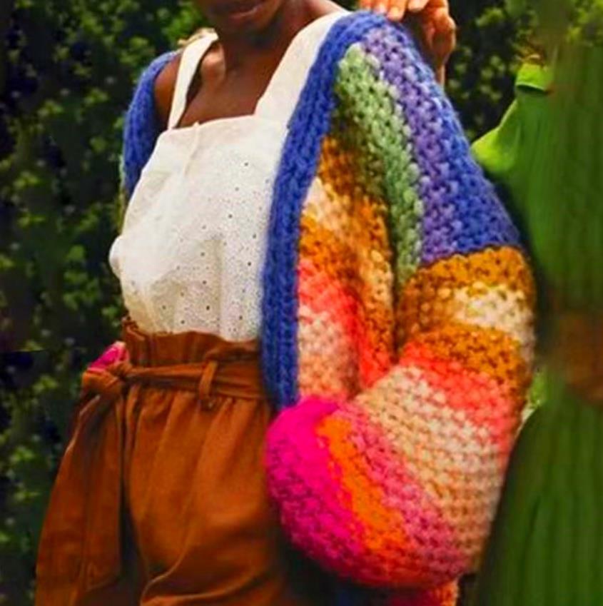 Damen Strickjacke mit buntem Farbverlauf und weitem Schnitt WW