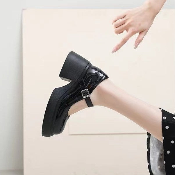 Damen Mary Jane Schuhe mit klobigem Absatz und dekorativem Riemchen W&W Mode