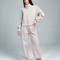 Damen sportliches Freizeit-Set mit hochgeschlossener Jacke und weit geschnittenen Hosen WW