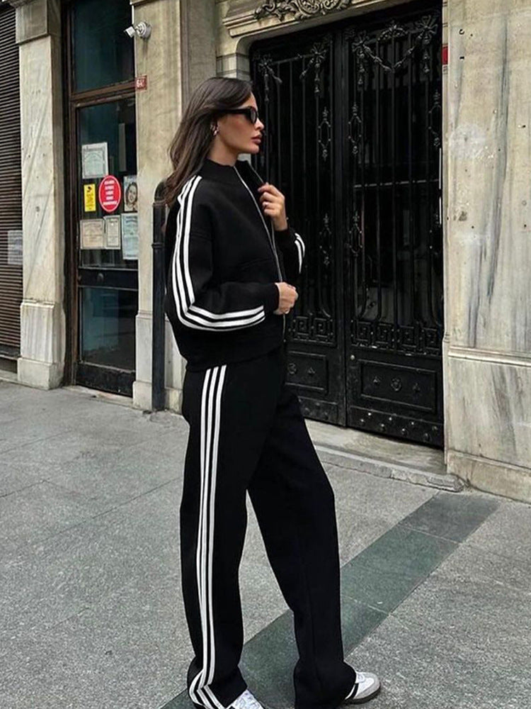 Damen Sportlicher Loungewear-Anzug mit hohem Kragen und seitlichen Streifen WW