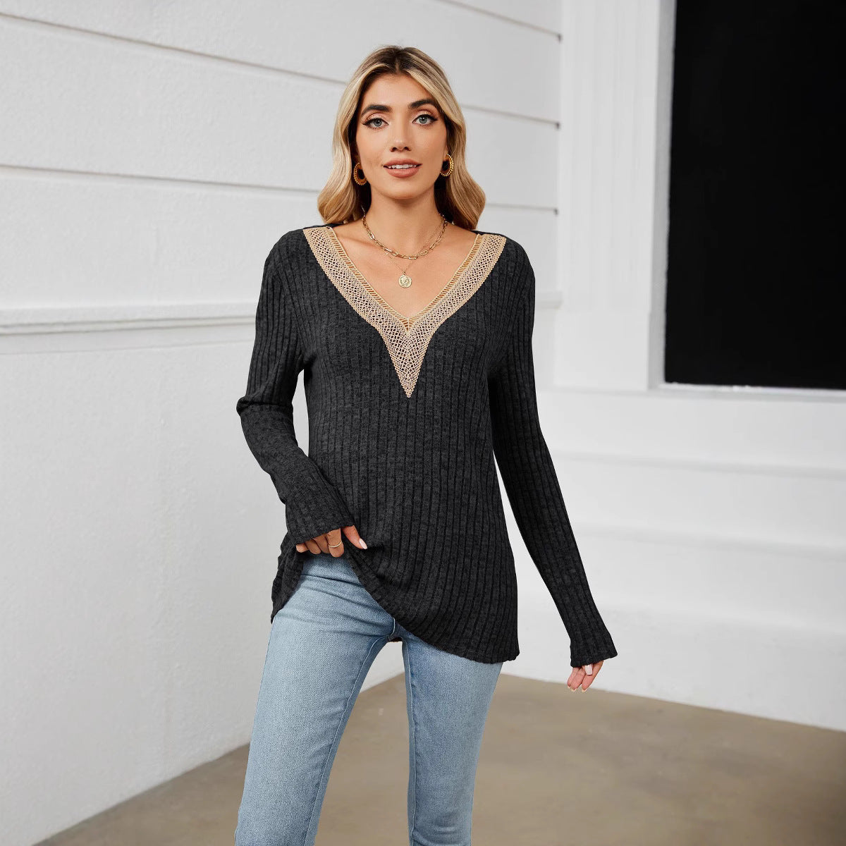 Damen Strickpullover mit V-Ausschnitt und romantischer Spitze WW