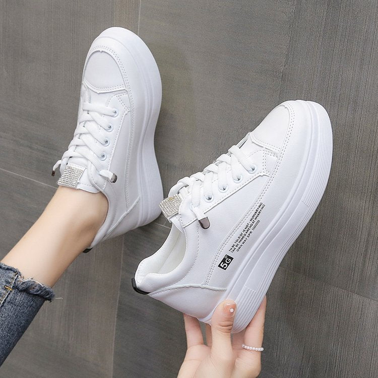 Damen Sportliche Sneakers mit rutschfester Sohle und modernem Design W&W Mode