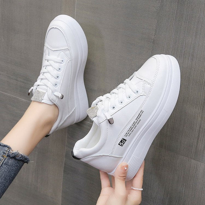 Damen Sportliche Sneakers mit rutschfester Sohle und modernem Design W&W Mode
