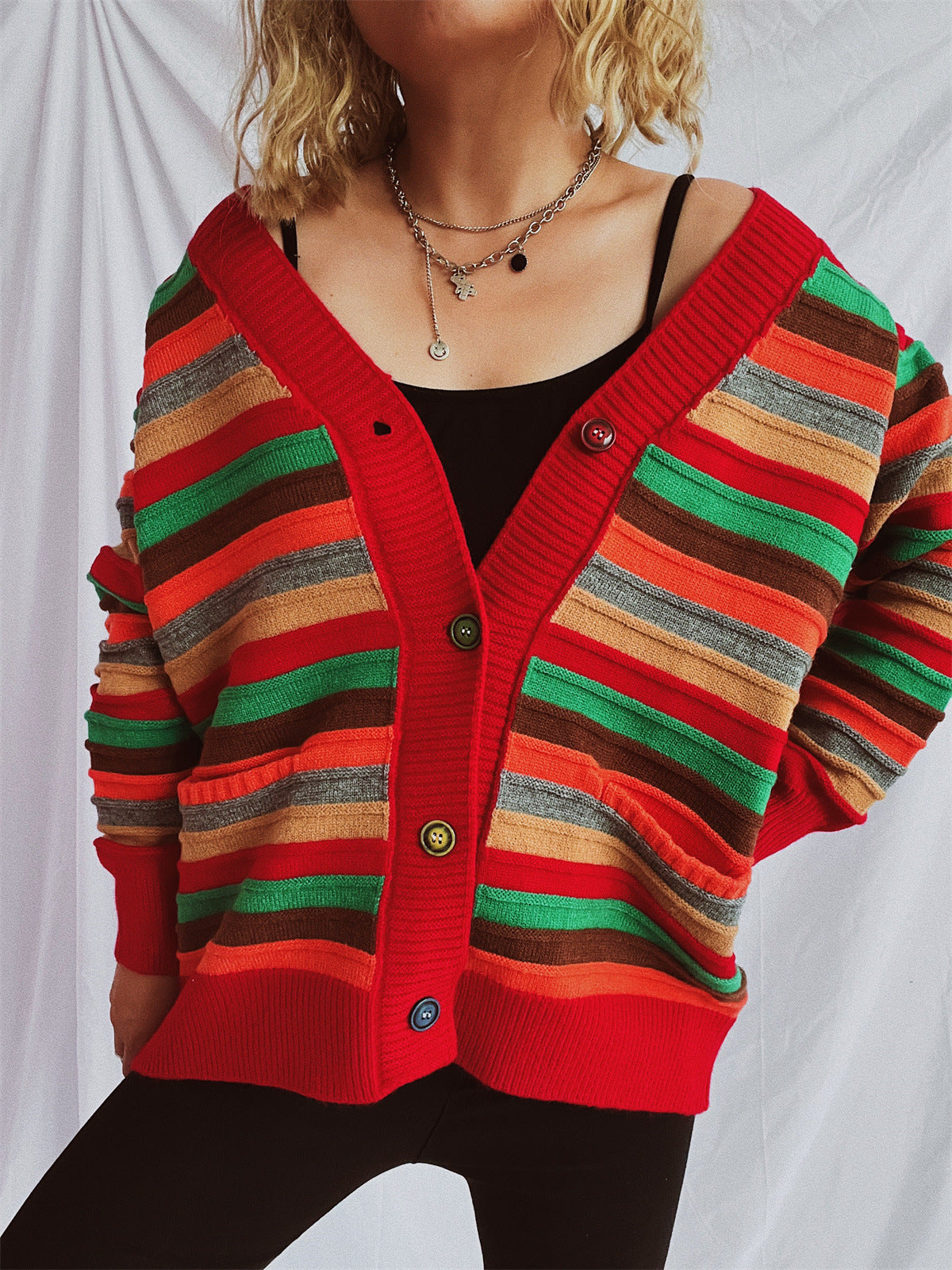 Damen Strickjacke mit buntem Streifenmuster und knöpfbarem Design WW