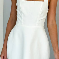 Damen Minikleid mit fließendem Schnitt und eleganten Halter-Details WW