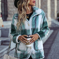 Damen Softer Karostoff Mantel mit modernen Knopfdetails WW