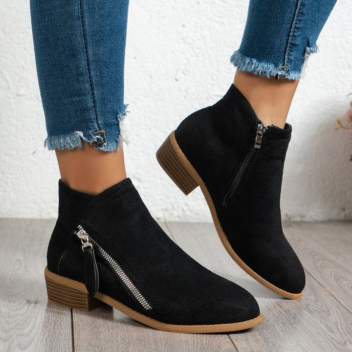 Damen Stiefel mit seitlichem Reißverschluss und elegantem Samtoberfläche W&W Mode