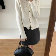 Damen Strickjacke mit eleganten Perlenapplikationen und klassischem Rundhalsausschnitt WW