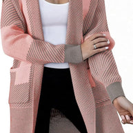 Damen Strickjacke mit modischem Muster und praktischen Taschen WW