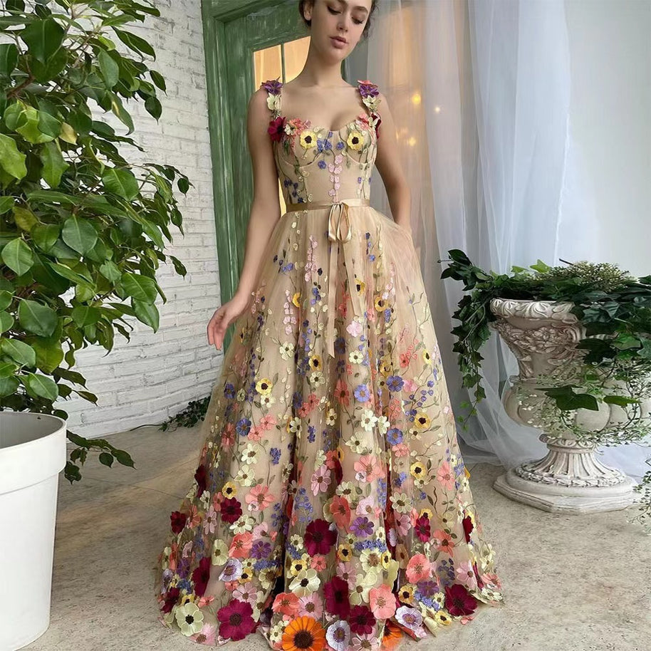 Damen Tüllkleid mit floralen Stickereien und elegantem Taillengürtel WW