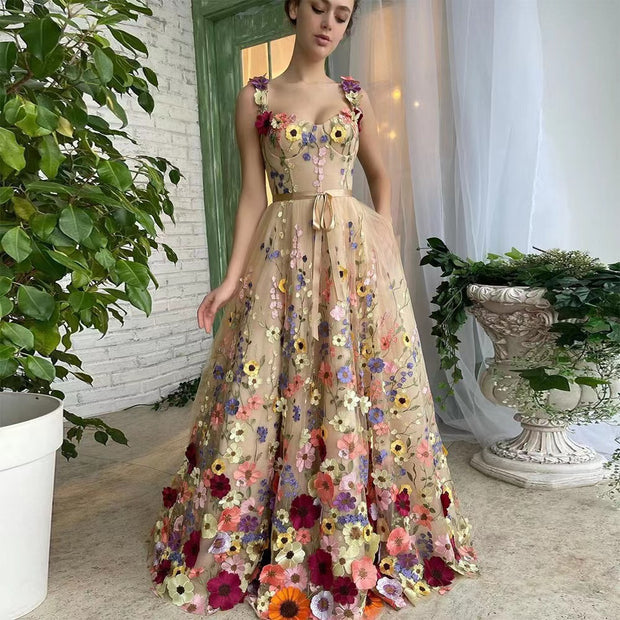 Damen Tüllkleid mit floralen Stickereien und elegantem Taillengürtel WW