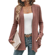 Damen Feinstrickjacke mit tiefem V-Ausschnitt und praktischen Taschen WW