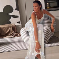 Damen Strickmaxikleid mit transparenten Details und floralem Design WW