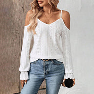 Damen Oberteil mit Off-Shoulder Design und feiner Lochstickerei W&W