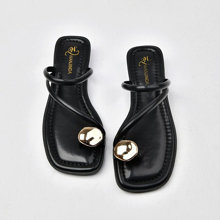 Damen Riemchensandalen aus Kunstleder mit Metallakzent